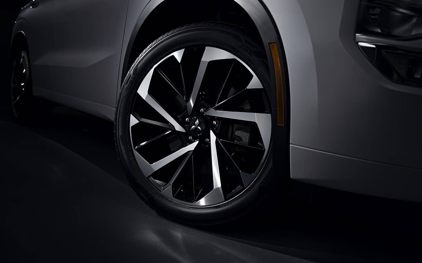 2025 Mitsubishi Outlander PHEV SUV headlight