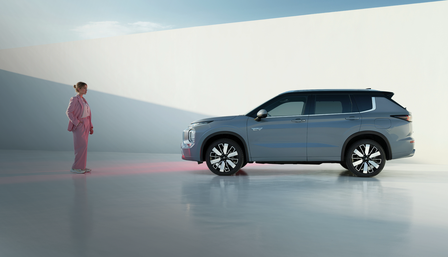 2026 Mitsubishi Outlander PHEV SUV headlight