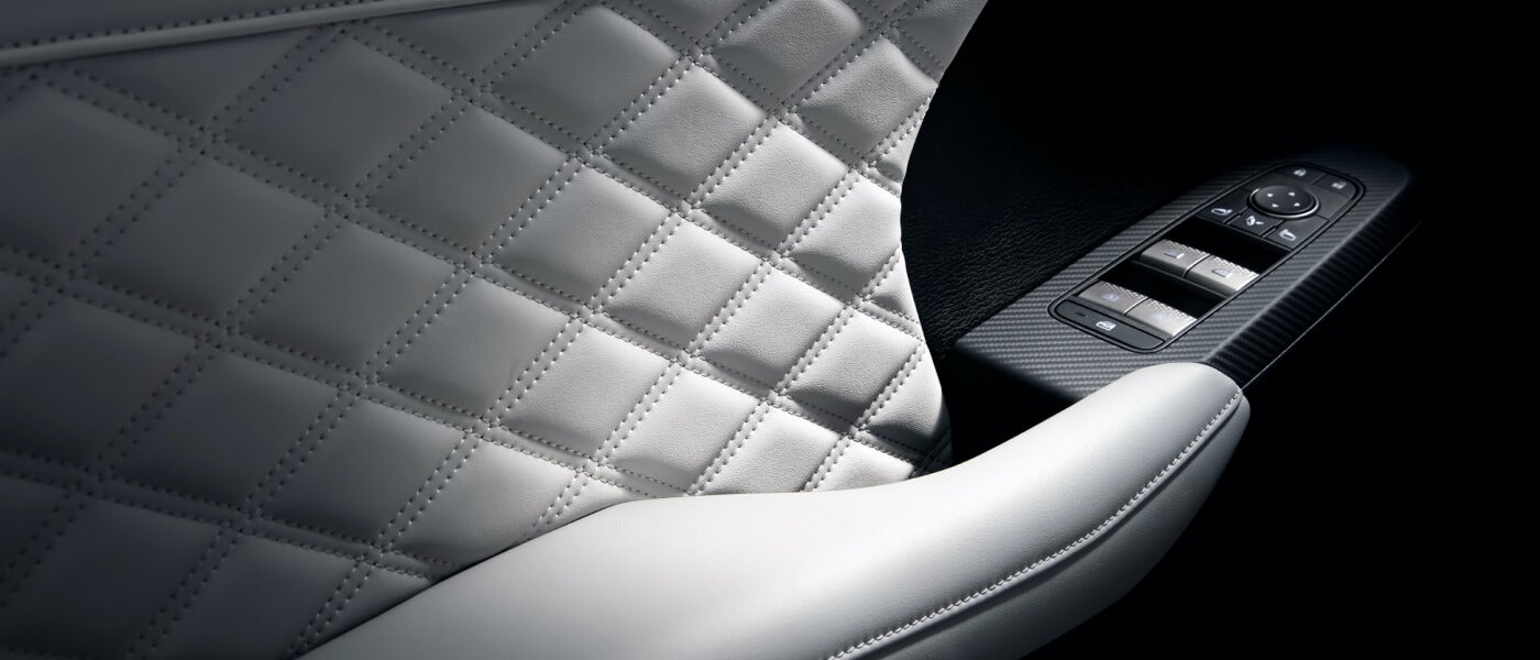 2024 Mitsubishi Outlander SUV diamond stitch texture