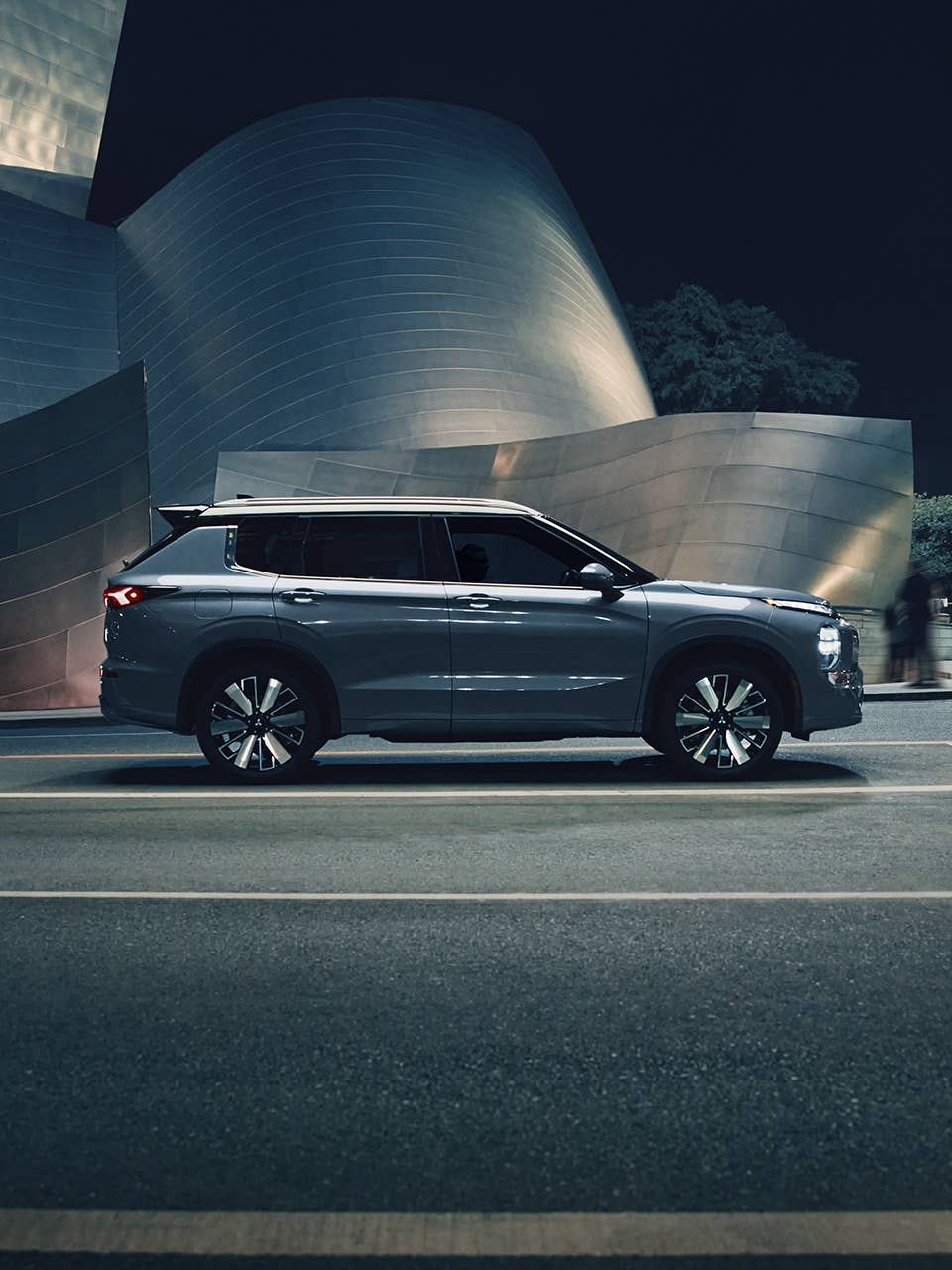 Angled view of a white 2025 Mitsubishi Outlander SUV
