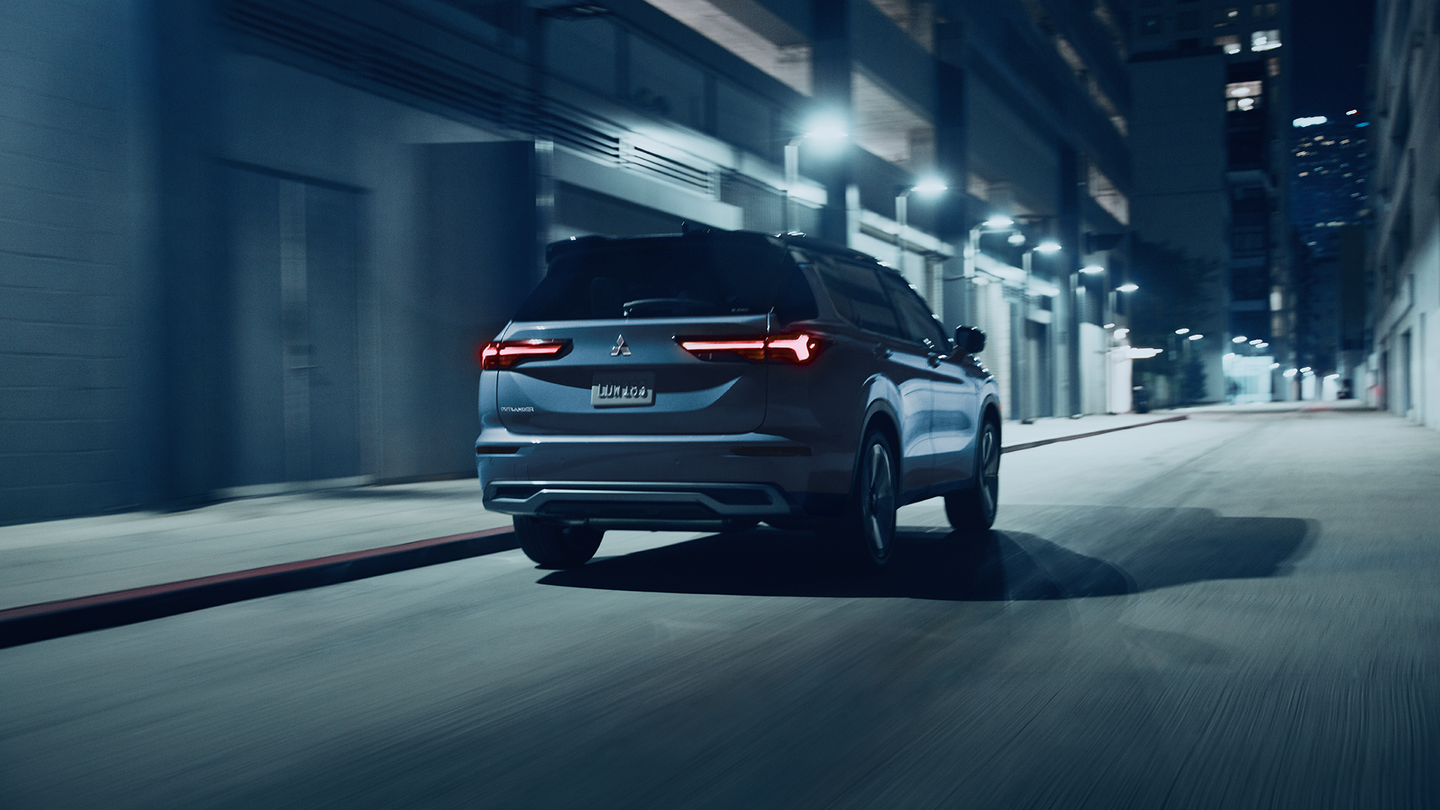 Front view of the new 2025 Mitsubishi Outlander SUV .